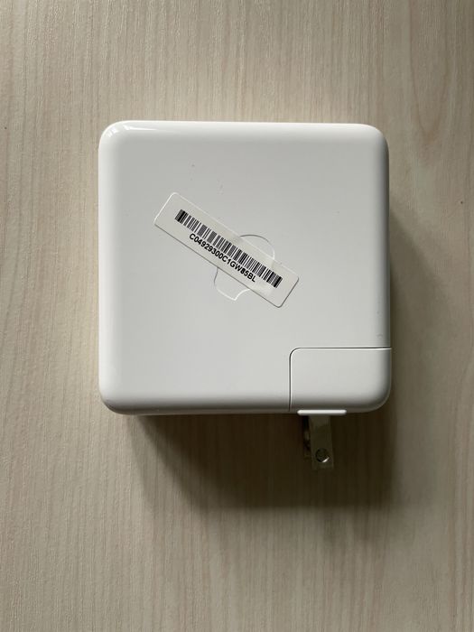 Зарядка на MacBook. 87W, американец