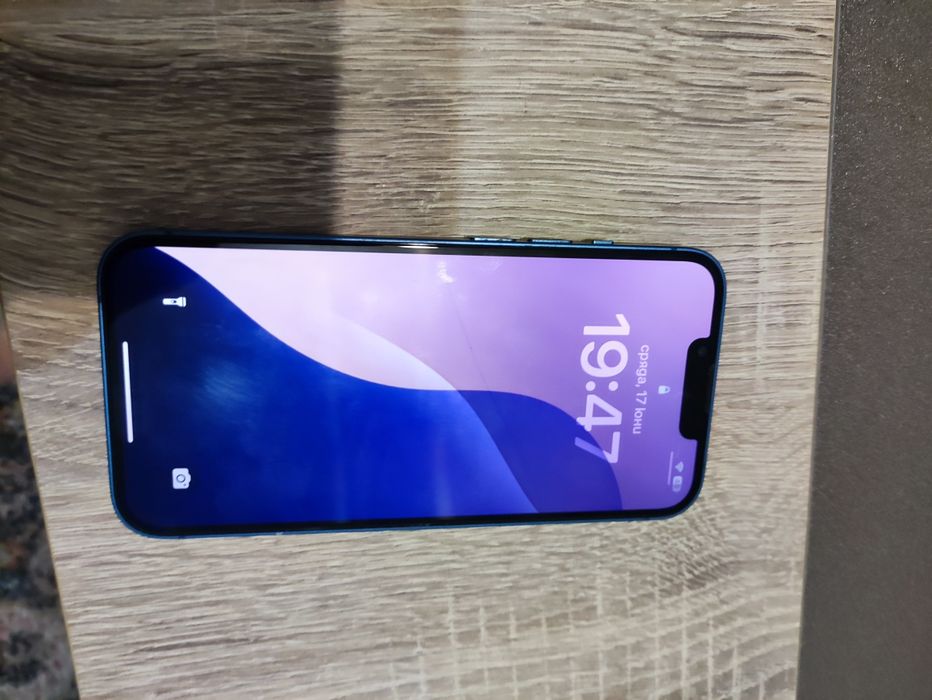Продавам iphone 13 blue