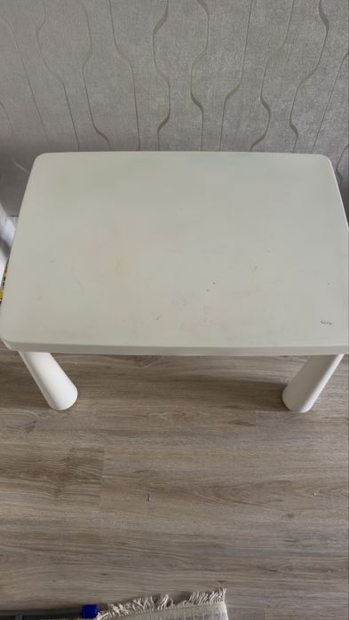 Детский столик фирмы Ikea
