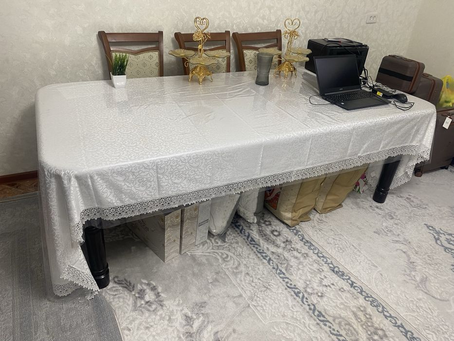 Стол и стулья   .