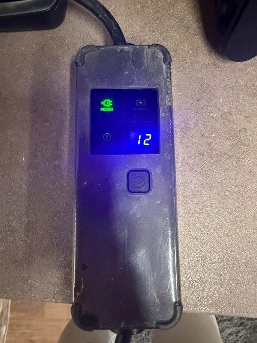 HYUNDAI    шуко 12А зарядно за електромобил