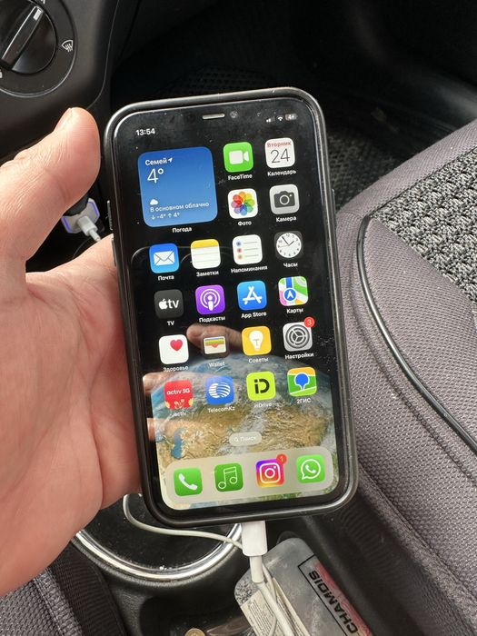 Айфон 11 в хорошем состояние