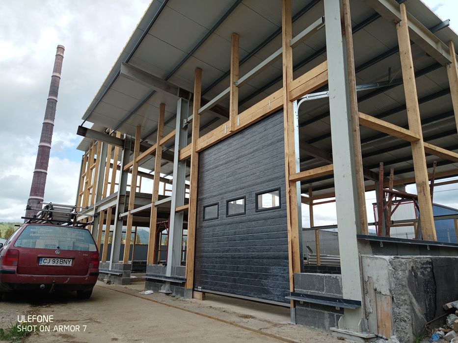 Usa de Garaj Sectionala * Uite ceva Frumos