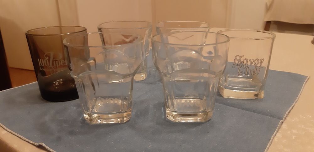 Рекламни и нерекламни чаши за алкохол