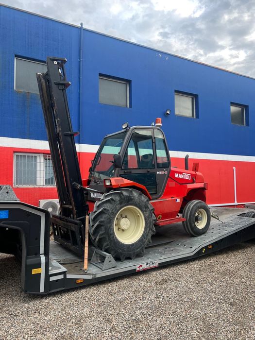 Efectuam transport intern si international cu trailer