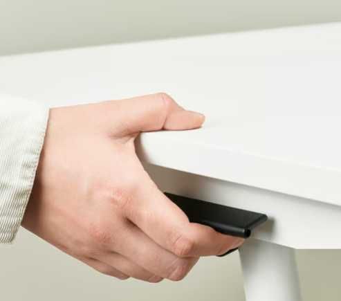 Birou Ikea cu inaltime reglabila + scaun