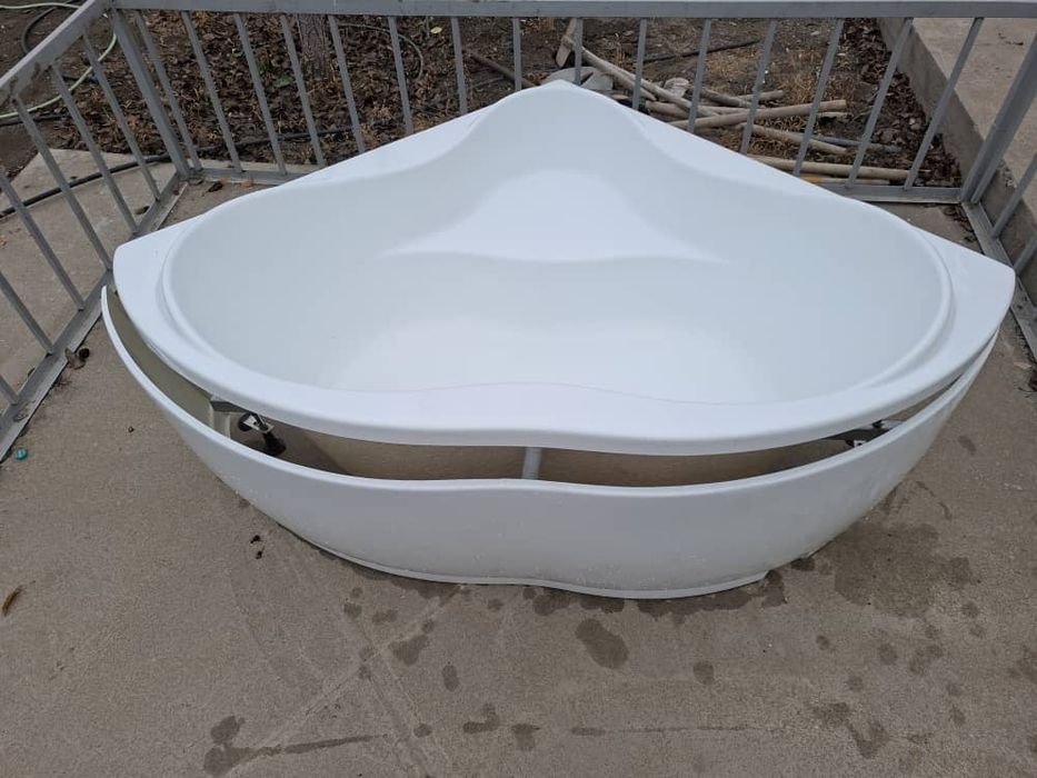 Акриловый угловой ванна