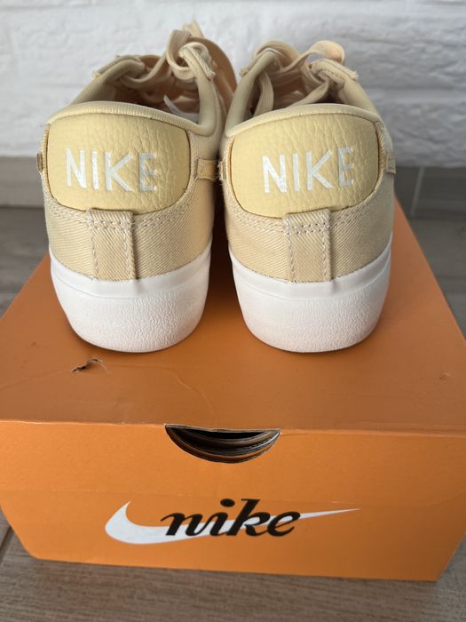 Жълти кецове Nike