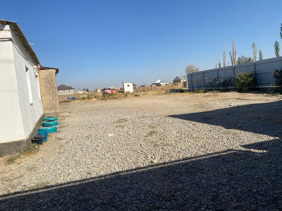 Продам участок с времянкой