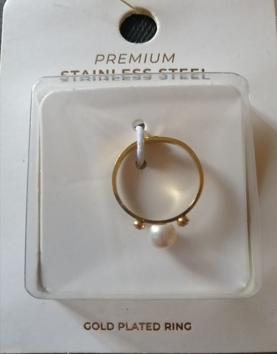 Пръстен с перла.