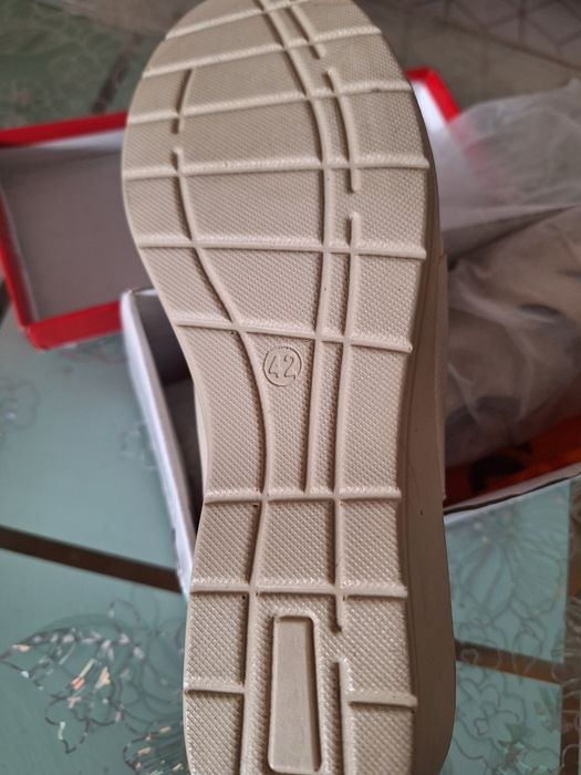 Продавам кецове и обувки