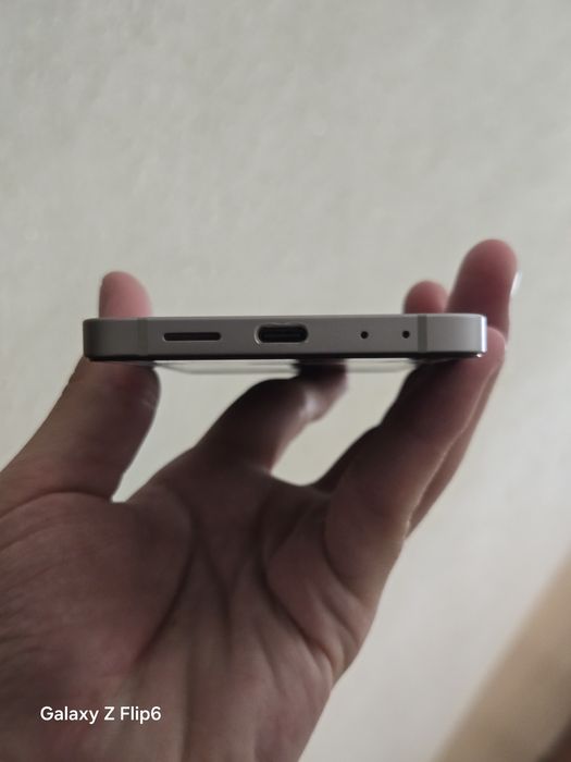 Samsung Galaxy Z Flip 6 400$