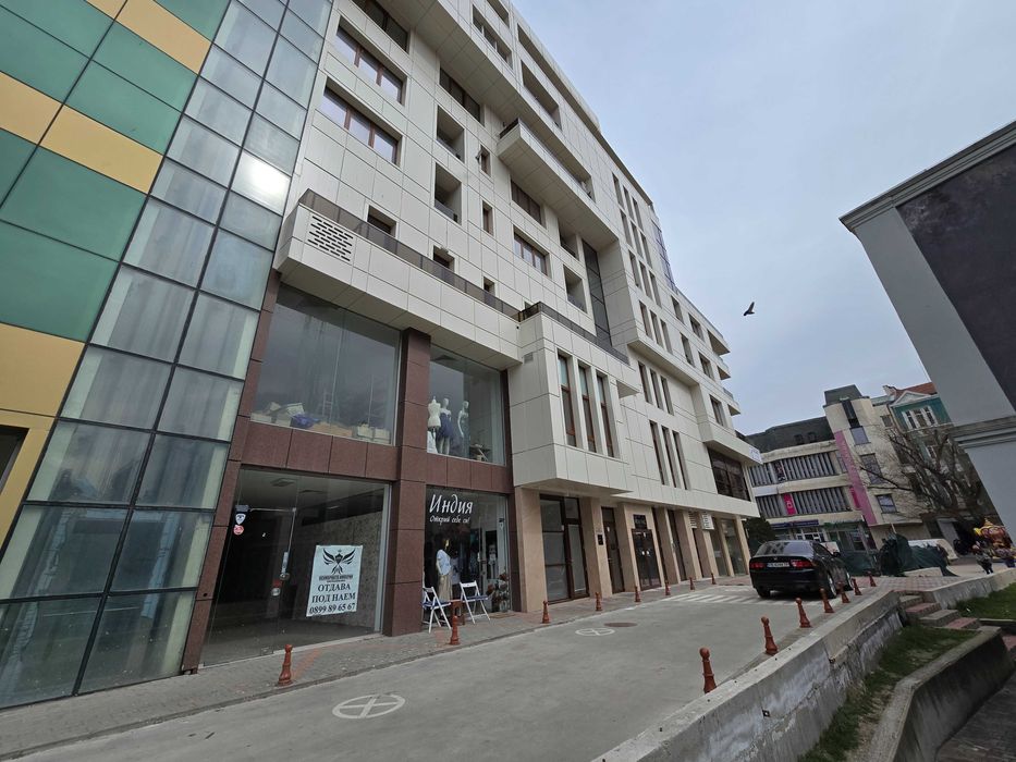 Под наем ново помещение, офис магазин 40кв. в гр.Асеновград топ център