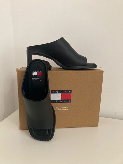 Чехли на Tommy Hilfiger/ Tommy Jeans