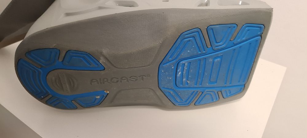 Cizma de imobilizare Aircast Standard XL picior drept