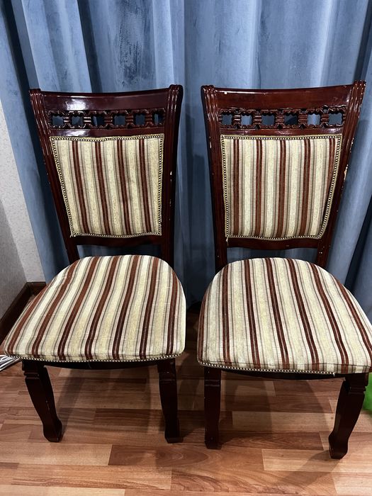 Стулья 10 штук в одни руки.