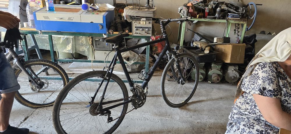 Bicicletă mare pentru persoane înalte are Dinamo în butuc