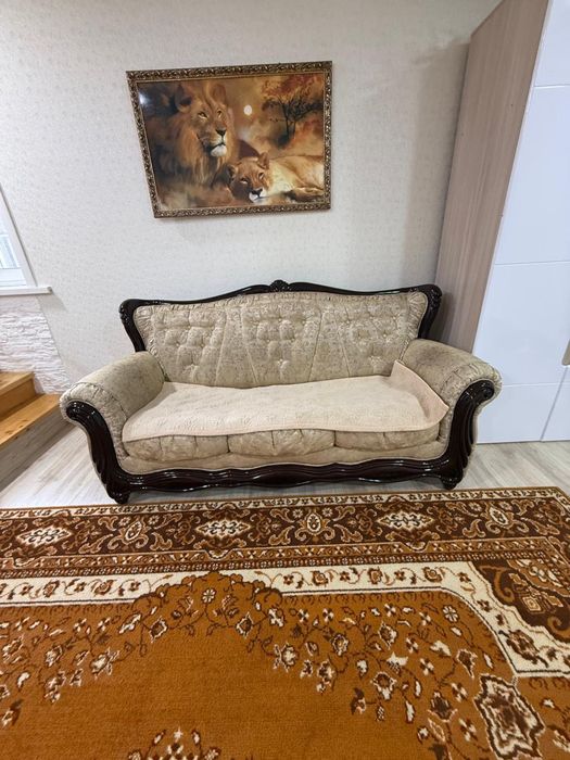 Продам два дивана и кресло