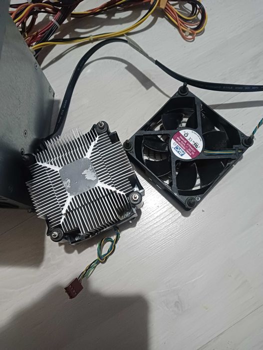 Piese pentru unitate PC vand /schimb.