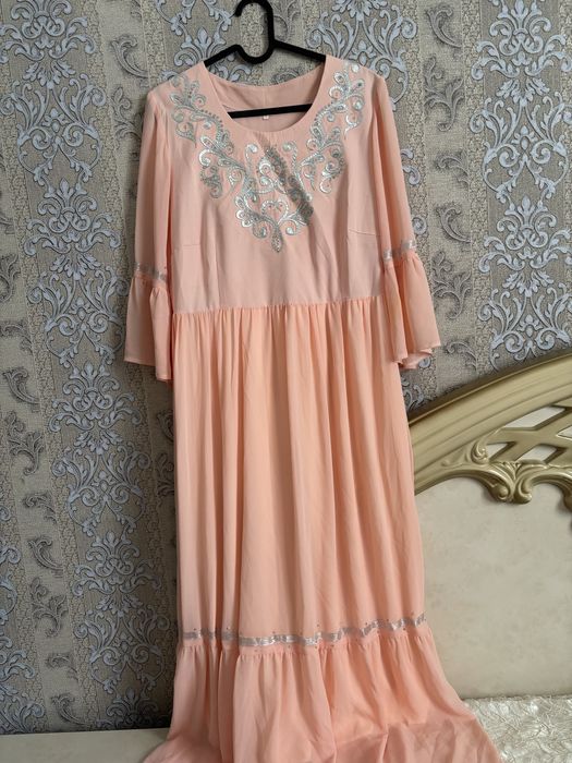 Продаю платья с кажекей