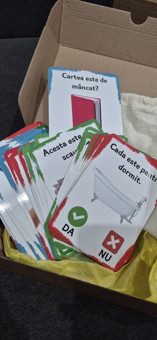 Vând cartonase pentru copii