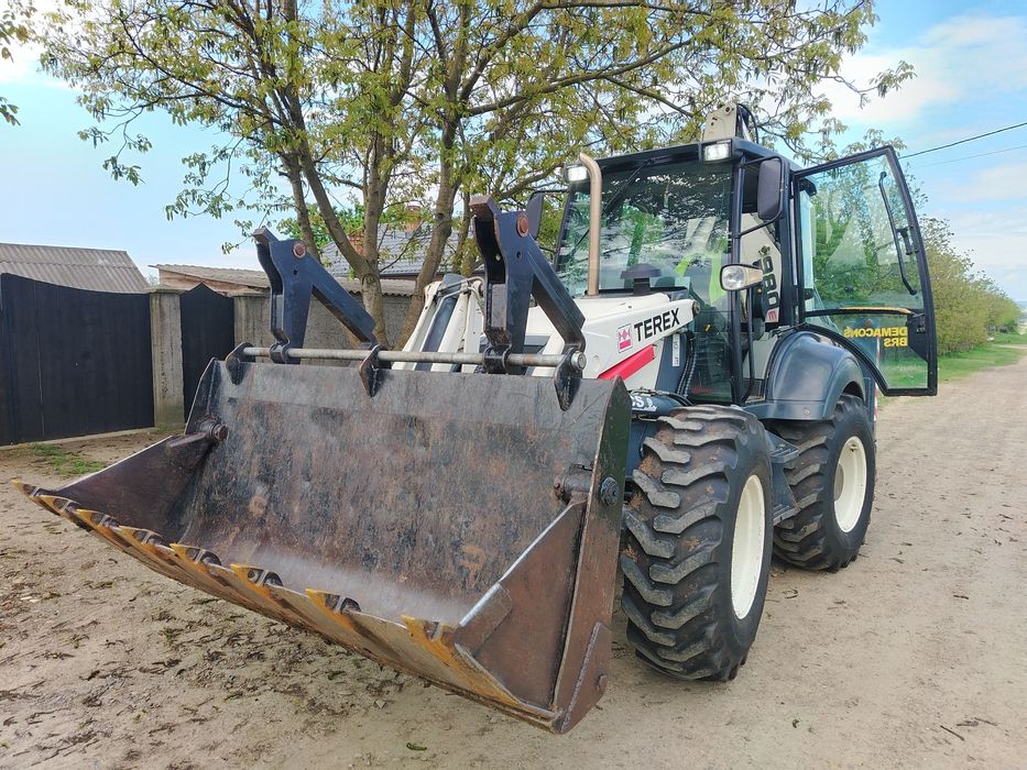Buldoexcavator de închiriat
