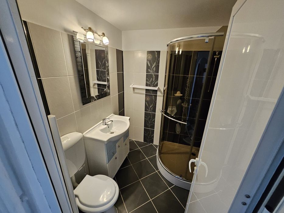 Închiriez apartament