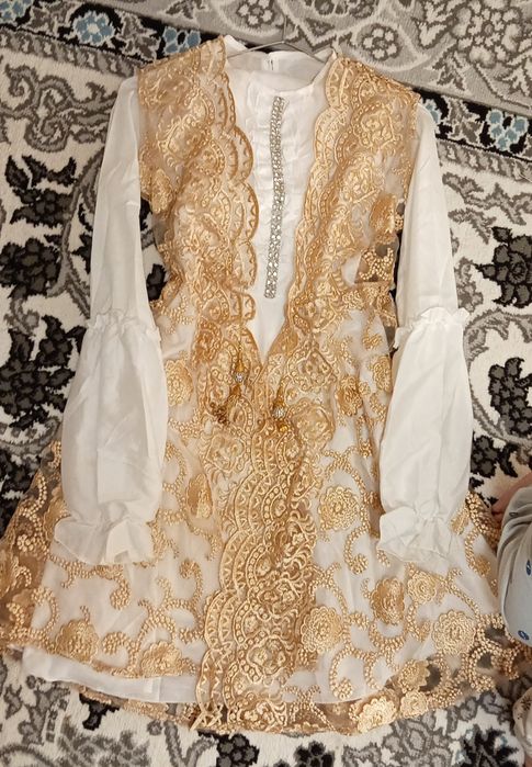 Koylak lozimcha ustida sarafani do'ppi sarisi bn