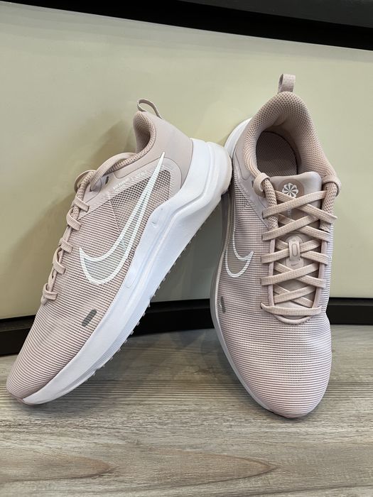 Чисто нови маратонки Nike