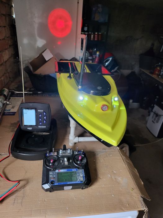Barcuta  cu autopilot și sonar