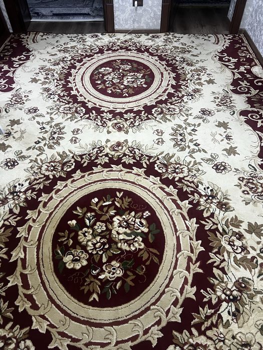 Продается ковер в хорошем состояние