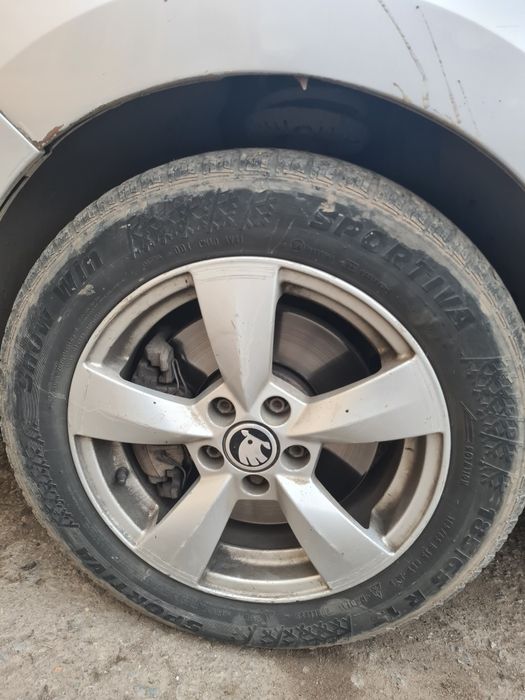 Продам все сезонку 4шт стоит в машине