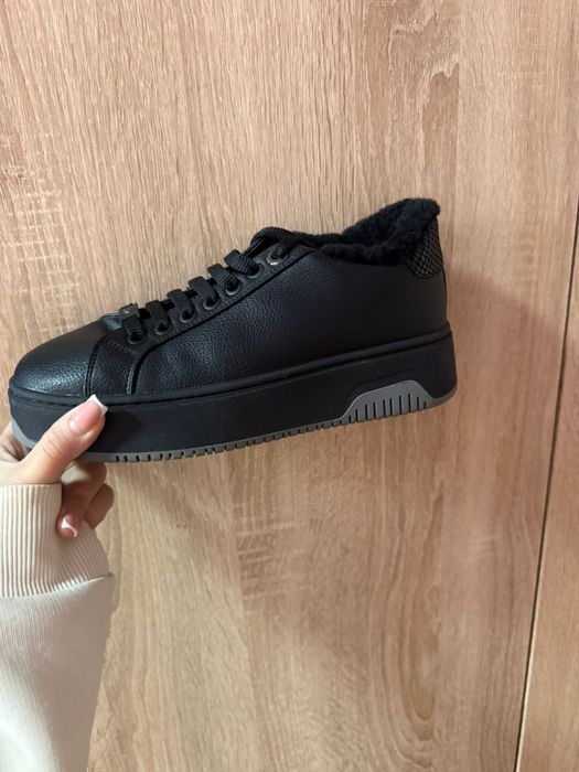 Продам кроссовки