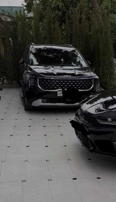Своя KIA Carnival 2026 (рестайлинг, обновлённый) цвет чёрный.
