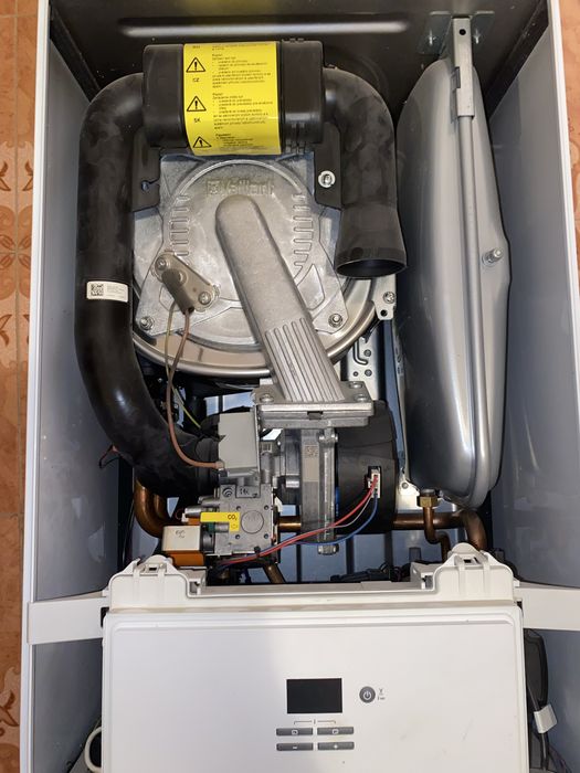Centrală termică Vaillant ecoTEC Pure VUW 236/7-2 – 23 kW – pentru reparație