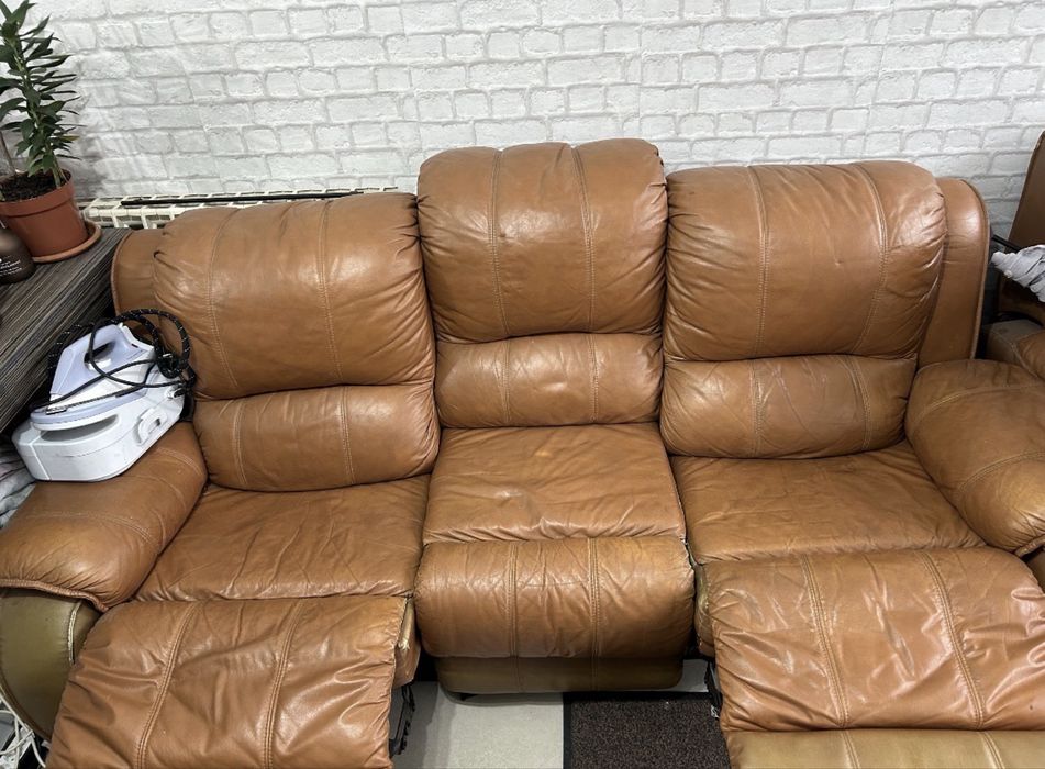 Canapea de piele (trebuie doar spalata ) functionala