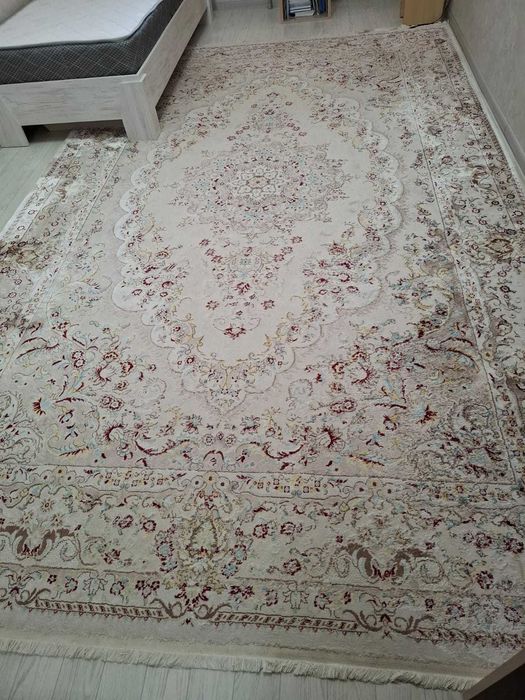 Продам ковер в хорошем состоянии