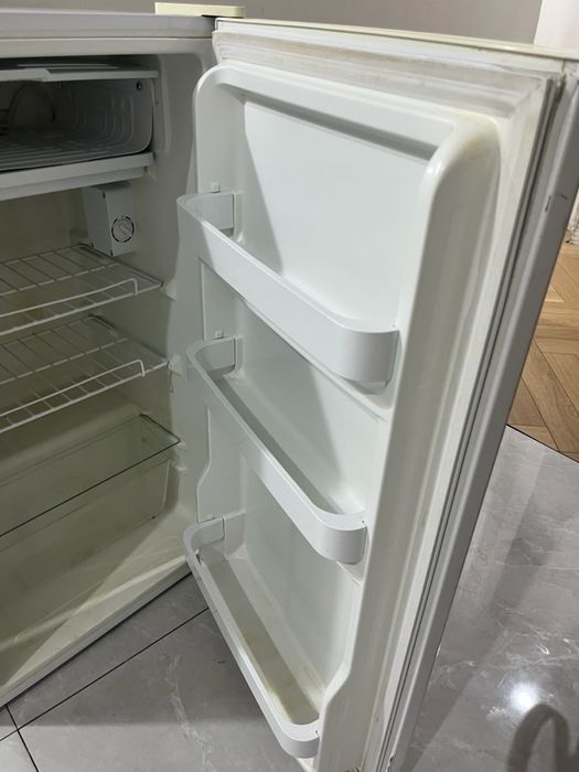 Маленький холодильник elenberg