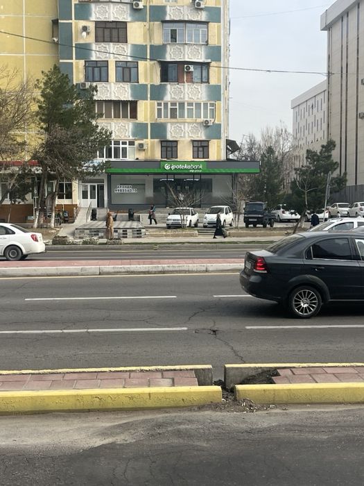 АРЕНДА , G’uncha kinoteator ro’parasida joylashgan