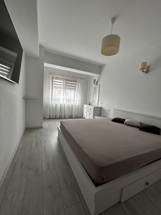 Inchiriez apartament 3 camere bloc nou lenin sud