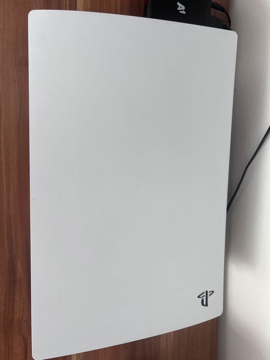 Продавам PlayStation 5