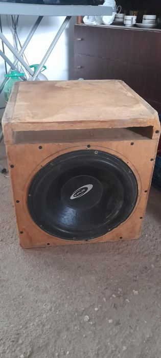 Продавам бас каса