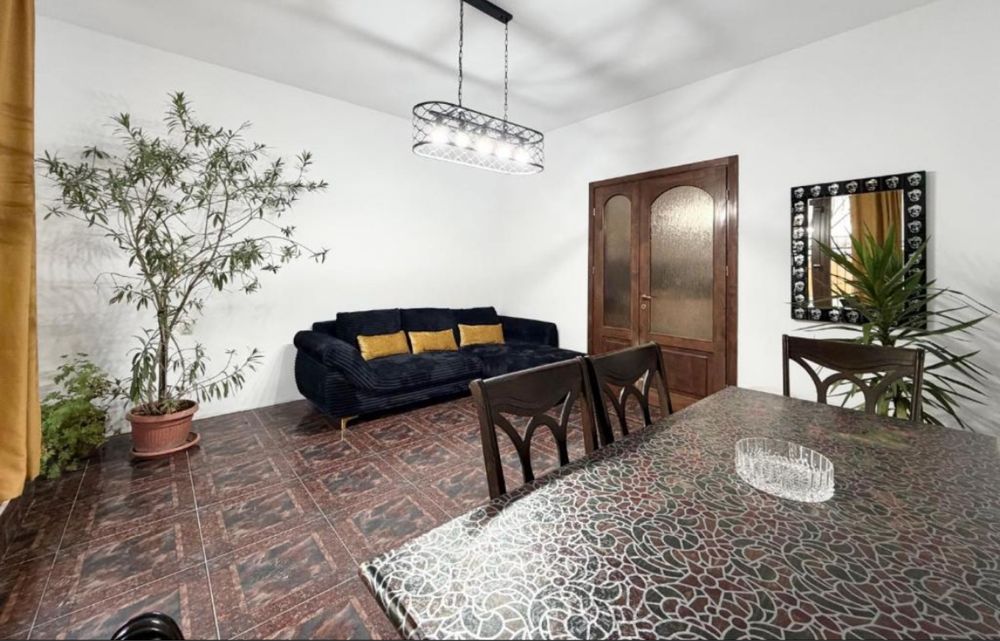 Apartament cu 2 camere, curte proprie, zona Lipovei ,centrala