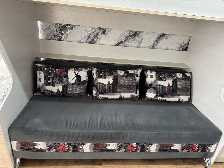 Продам двухярусную кровать