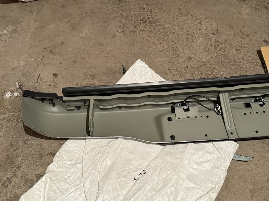 Бампер задний оригинал Hilux 2015