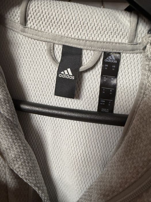 Суитчърт на Адидас