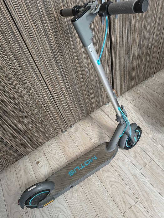 Trotineta electrica Motus Scooty