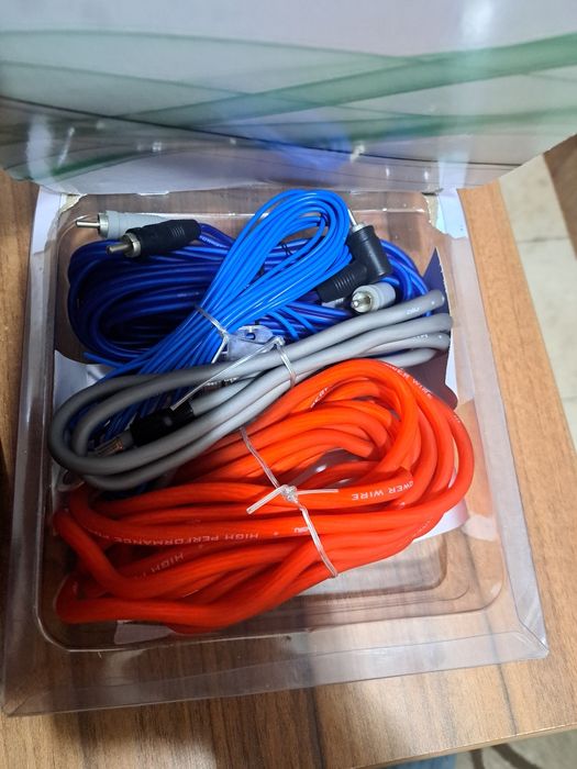 Vând subwoofer 300 w