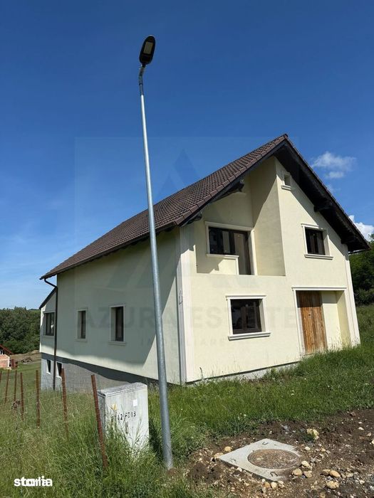 Casa single 220 mp utili si teren de 400 mp in Slimnic
