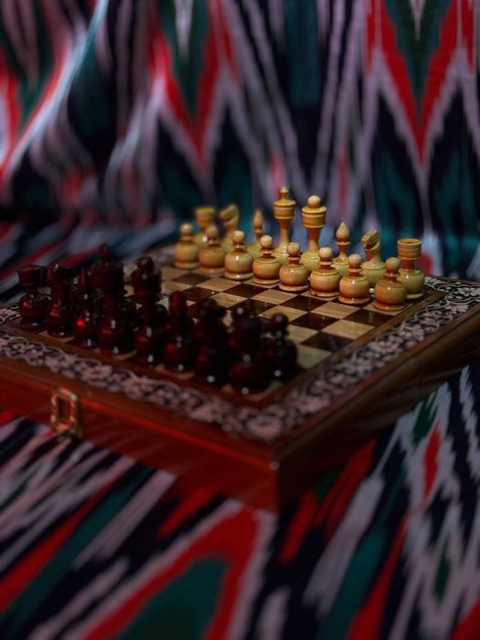 Шахматы резные ручная работа национальный сувенир